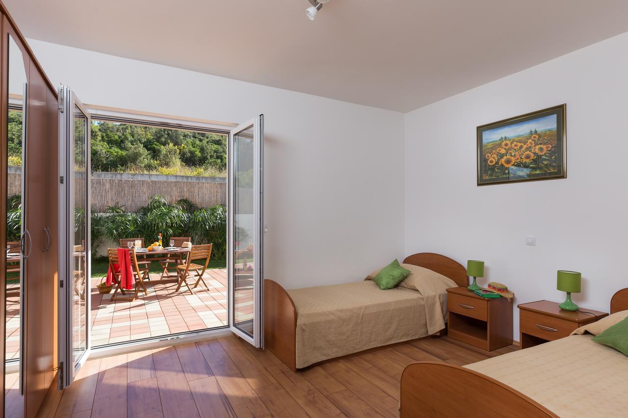 Apartments Veramenta 챠브타트 외부 사진