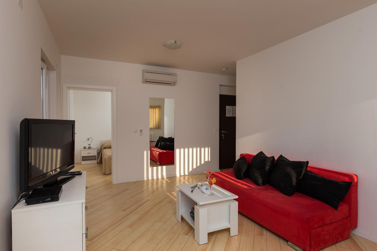 Apartments Veramenta 챠브타트 외부 사진