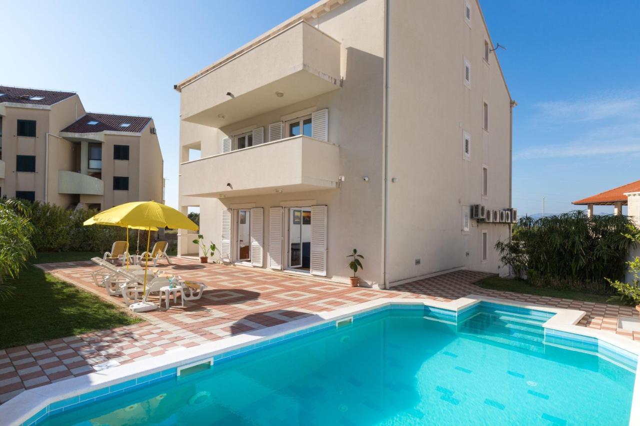 Apartments Veramenta 챠브타트 외부 사진