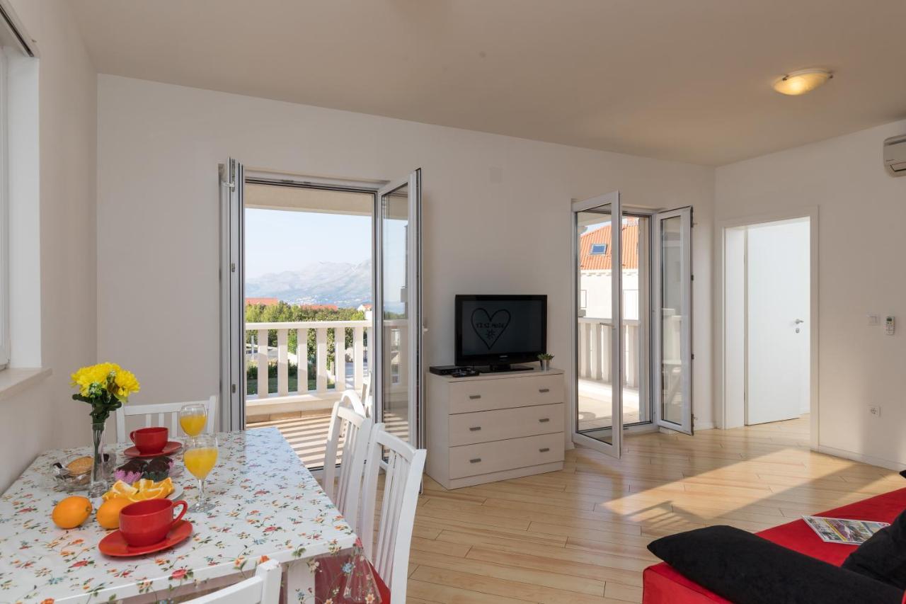 Apartments Veramenta 챠브타트 외부 사진